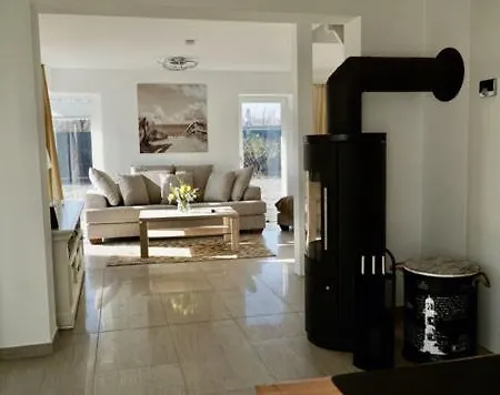 度假居 Ferienhaeuser Reethaus Am Deich 奥茨塞巴德·迪尔哈根